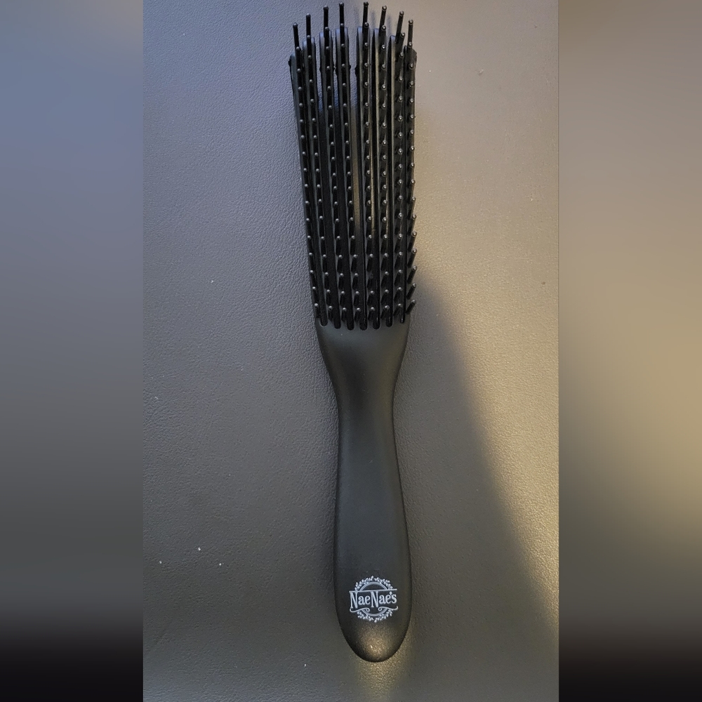 Detangling brush